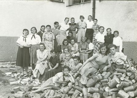 Zlata Dvonov v roku 1951 ako triedna uiteka III.B ttnej metianskej koly v Rai